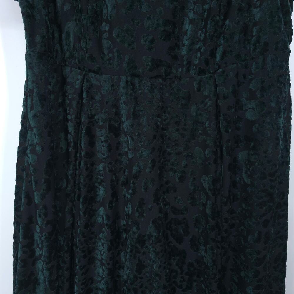 Torrid Green Velvet Burnout Cold Shoulder Skater Dress Size 2 - Picture 5 of 12